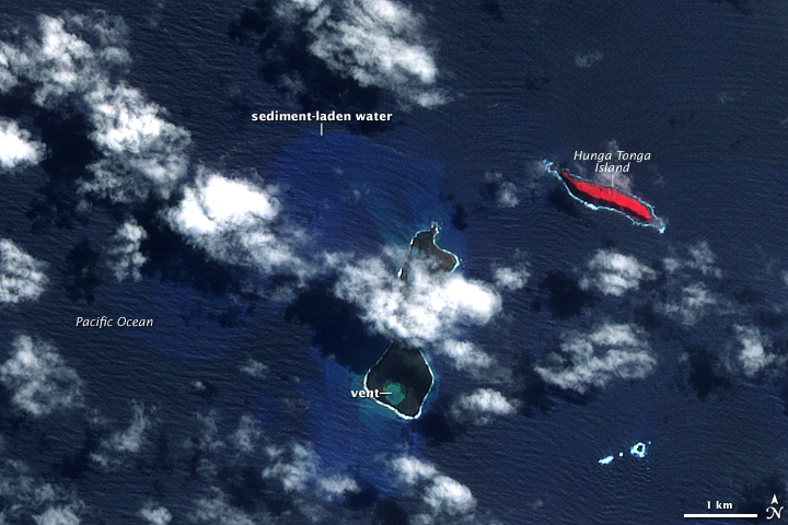 Спутниковая фотография подводного извержения на Тонганских островах.