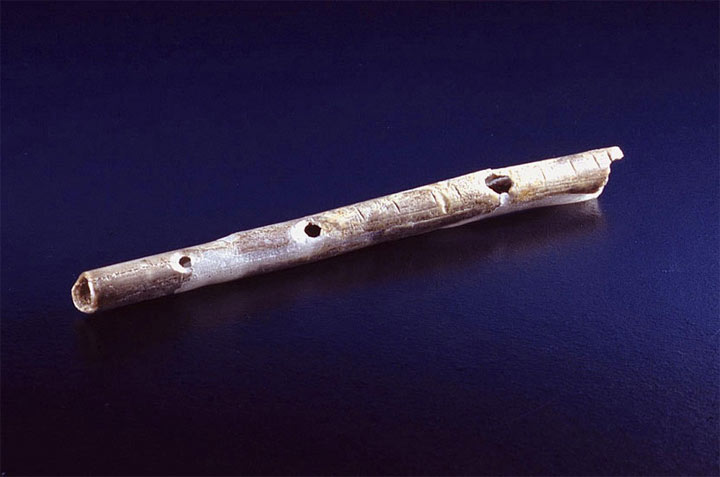 Древние люди занимались искусством и музыкой 