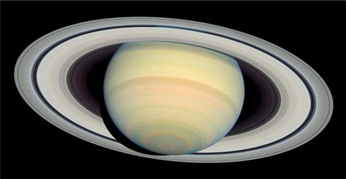Пытаясь сохранить огромный возраст Сатурна
